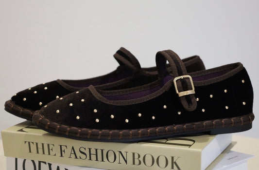 Merceditas marron tachuelas
