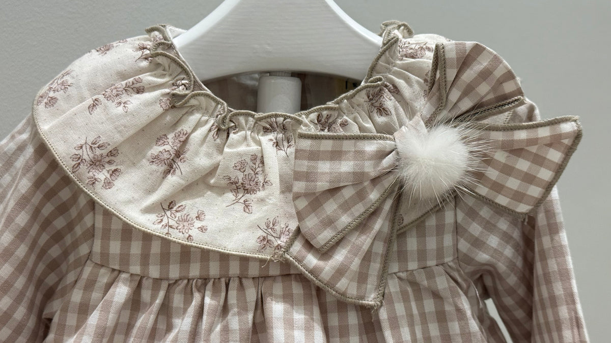 Jesusin vichy beige bebé niña