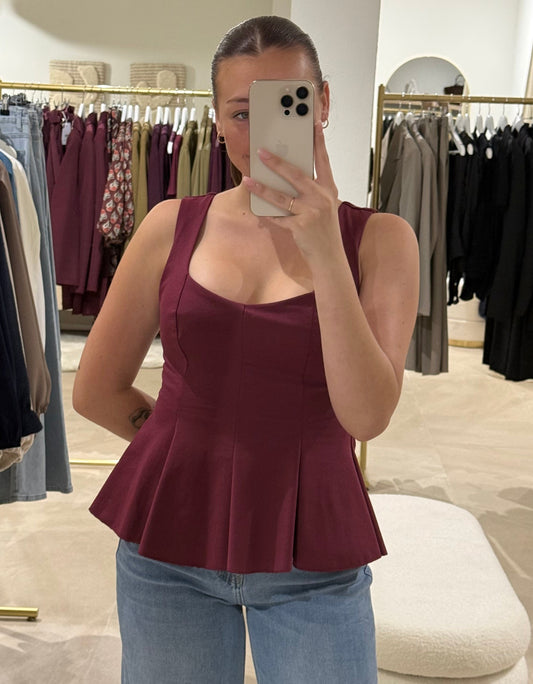 Top peplum con escote corazón