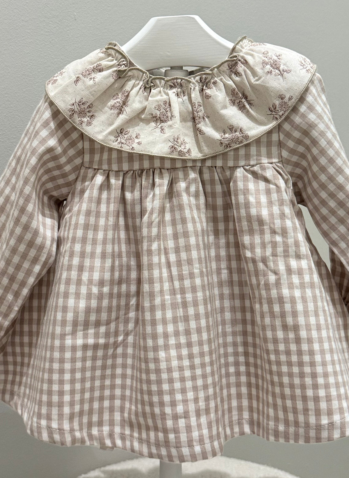 Jesusin vichy beige bebé niña