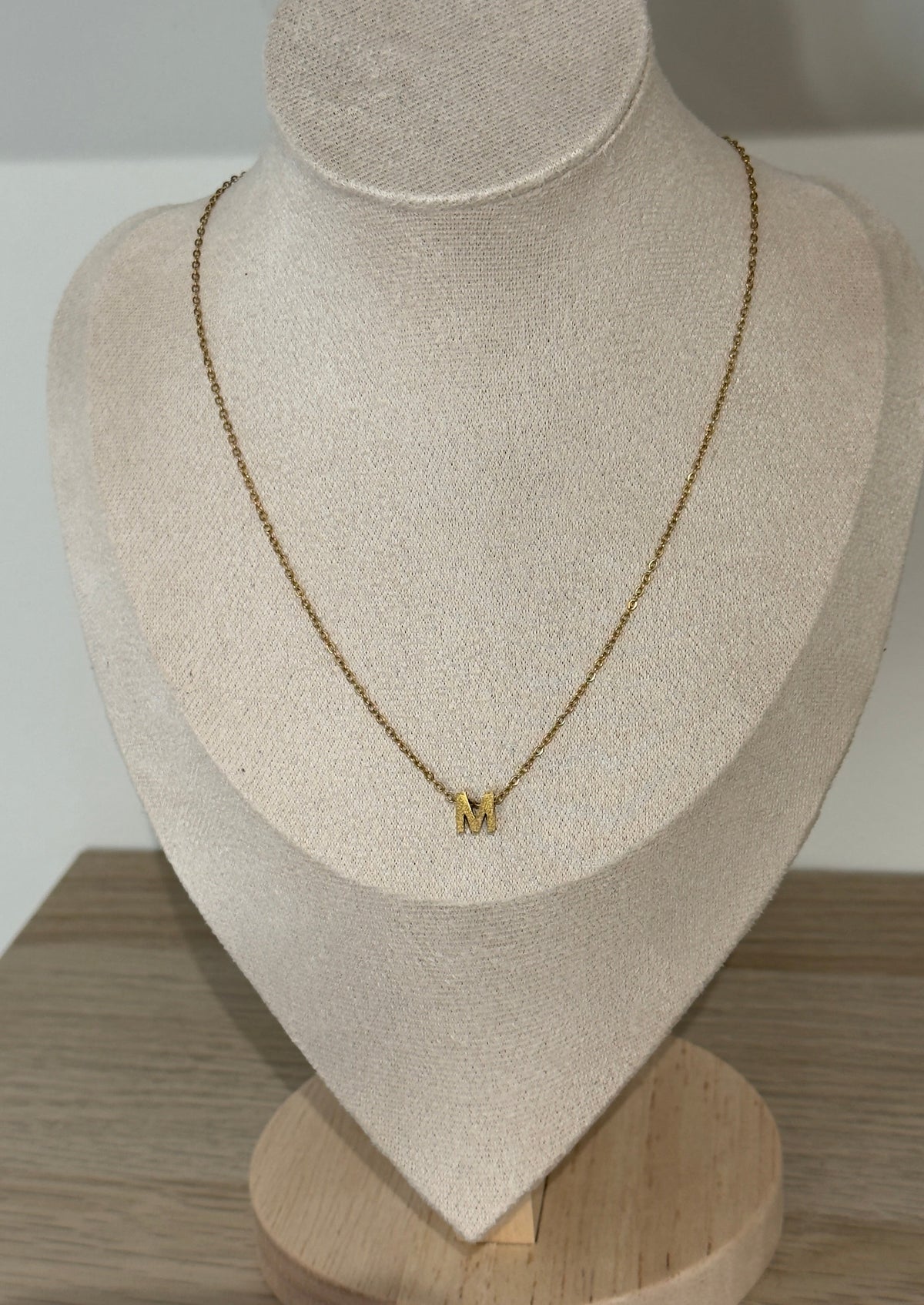 Collar inicial pequeño