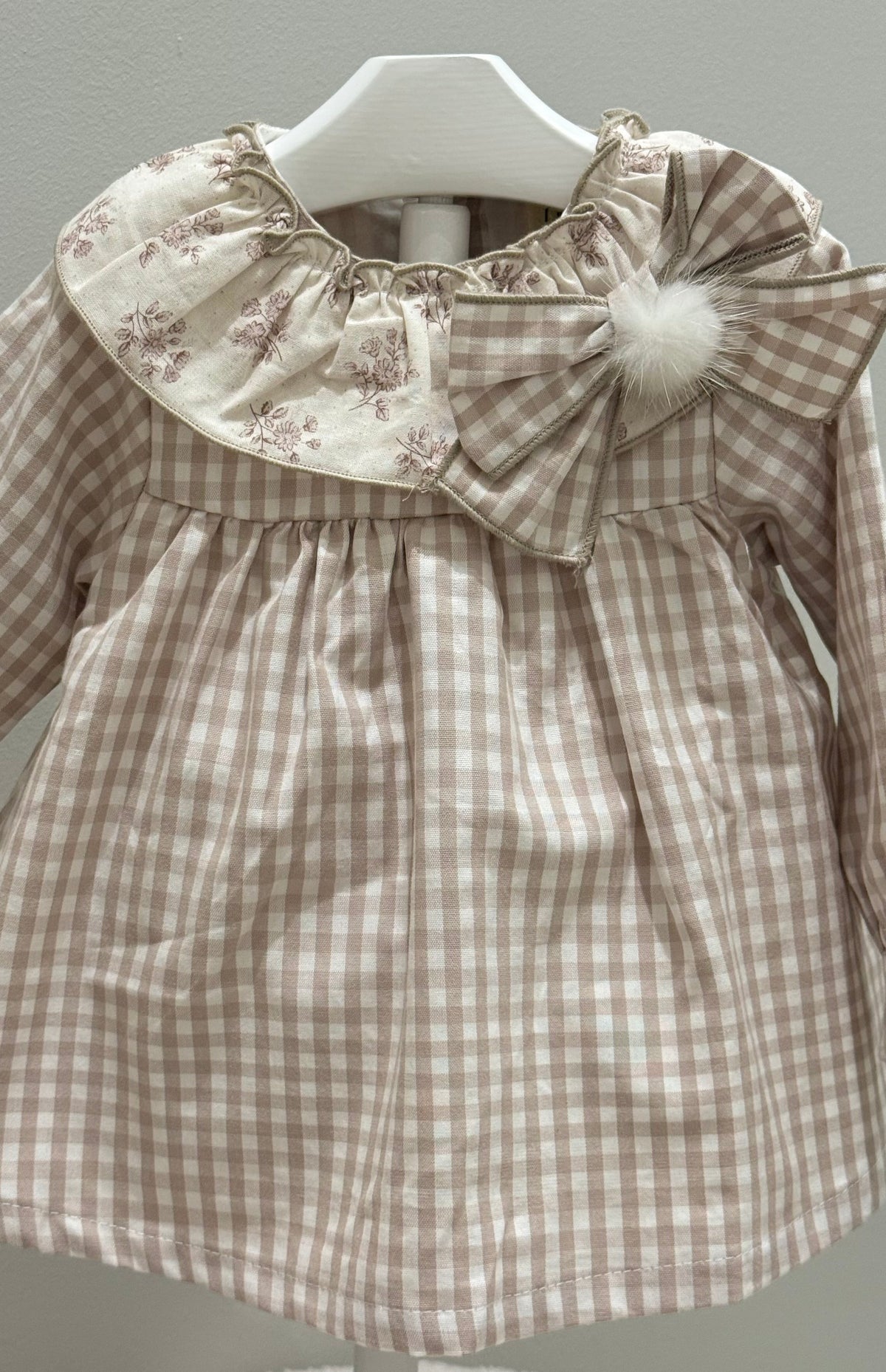 Jesusin vichy beige bebé niña